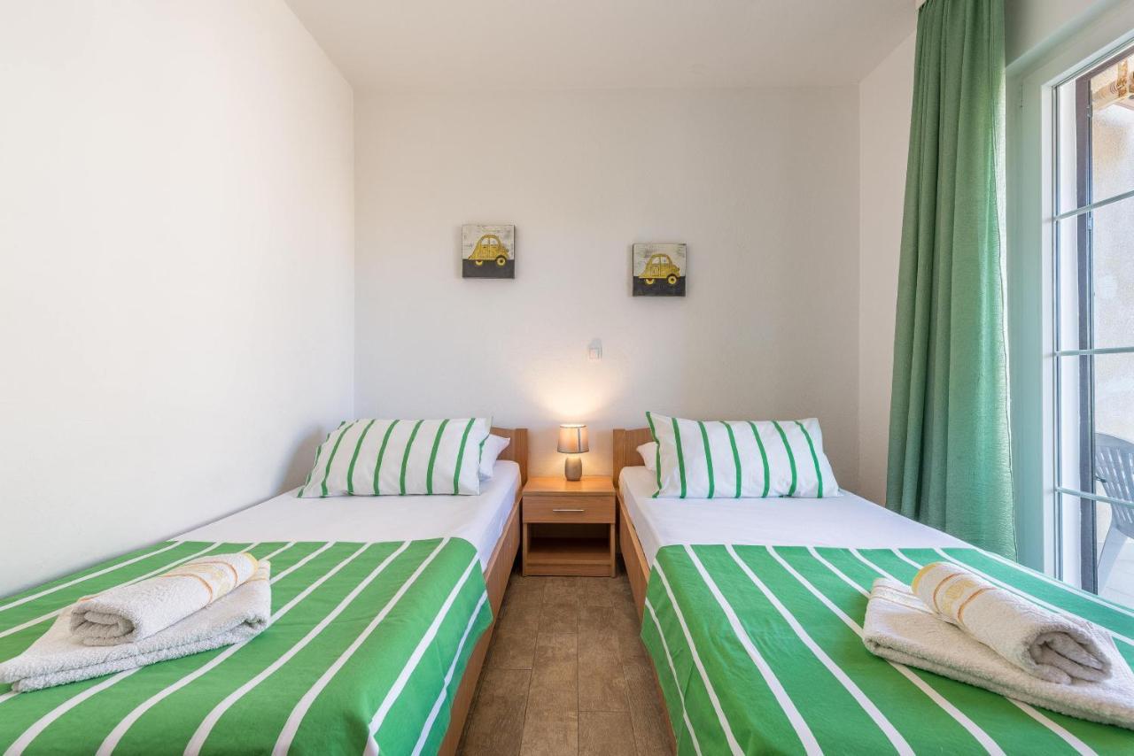 Apartments Navalia Novalja Kültér fotó